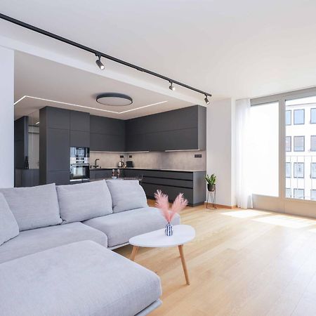 Апартаменти Downtown Luxe Retreat- Konventna Братислава Екстер'єр фото
